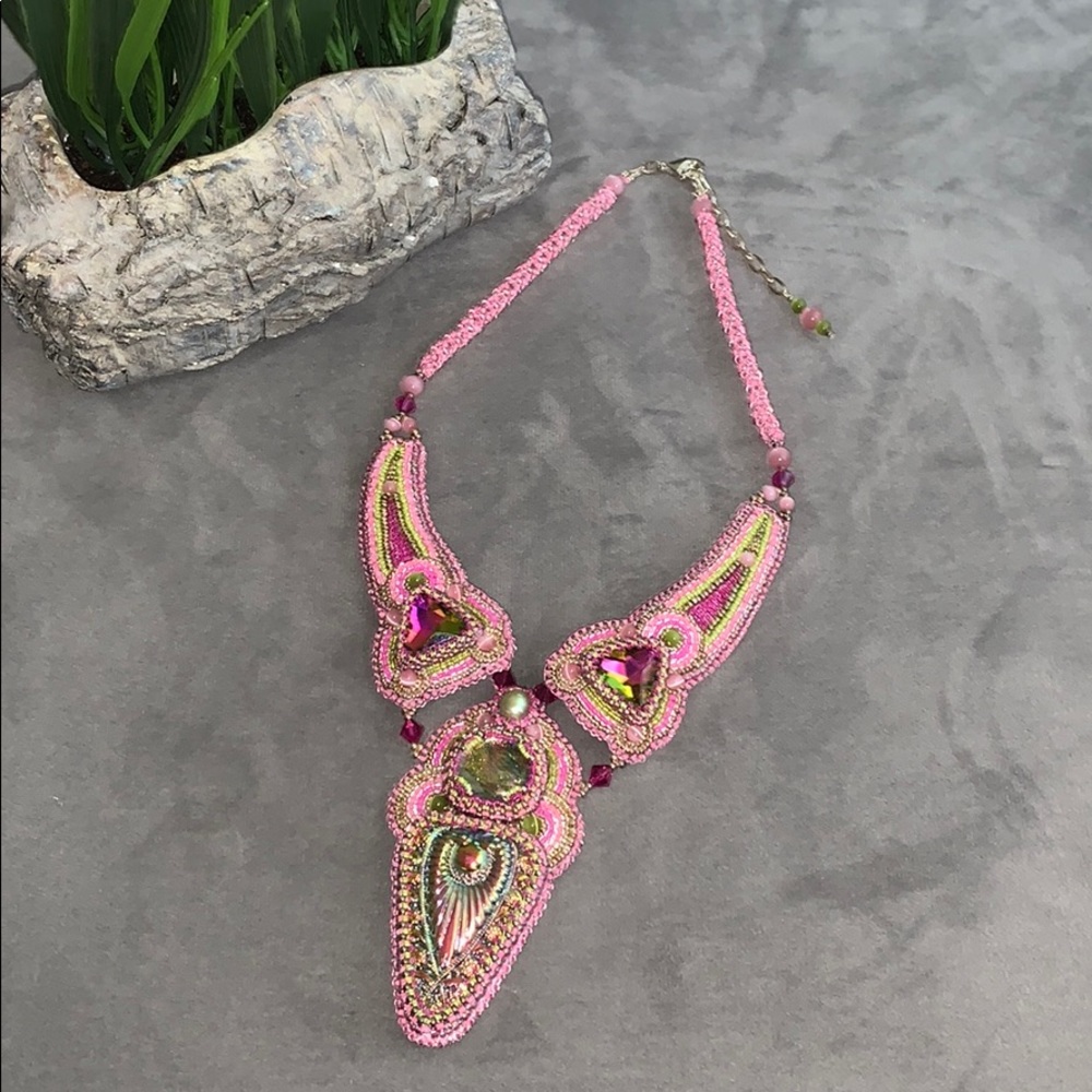 NWOT- A handmade pink stunning necklace